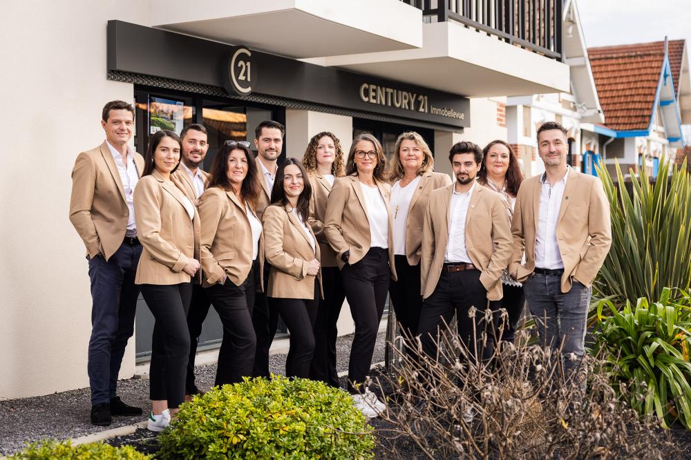 l'équipe de l'agence Immobellevue