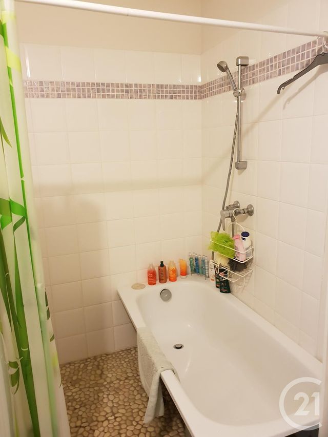 Afficher la photo en grand Appartement F2 à vendre - 2 pièces - 41.6 m2 - ARES - 33 - AQUITAINE - Century 21 Immobellevue