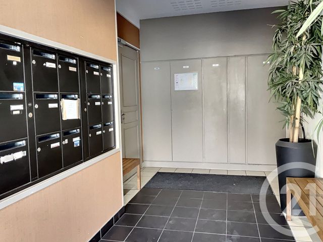 Appartement F3 à vendre - 3 pièces - 56.2 m2 - ARES - 33 - AQUITAINE - Century 21 Immobellevue