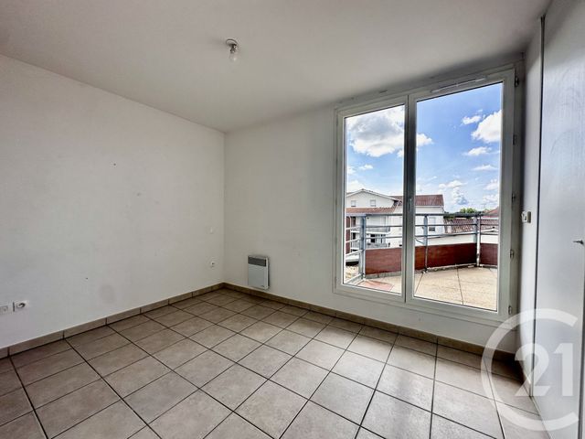 Appartement F3 à vendre - 3 pièces - 56.2 m2 - ARES - 33 - AQUITAINE - Century 21 Immobellevue