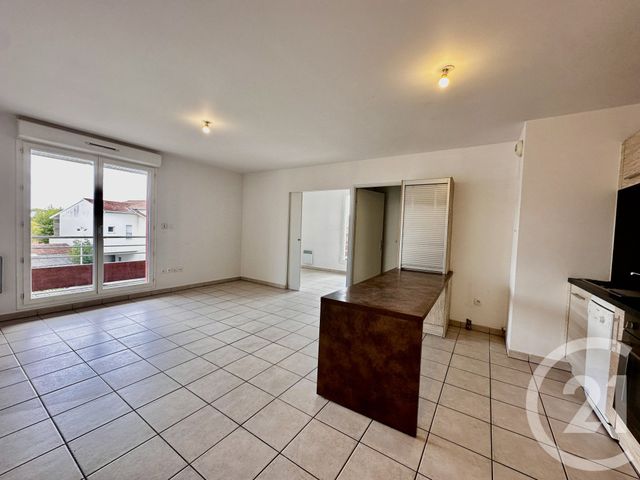 Appartement F3 à vendre - 3 pièces - 56.2 m2 - ARES - 33 - AQUITAINE - Century 21 Immobellevue